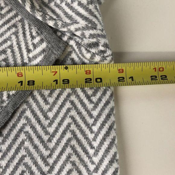 Vince Camuto Women’s Herringbone Cardigan Gray/White Size Large  Long Sleeve - Picture 8 of 8